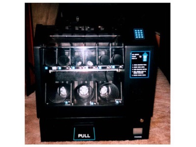 TABLE TOP ELECTRONIC SNACK MACHINE